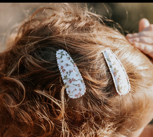 
                  
                    Load image into Gallery viewer, Rose Garden Hair Clips
                  
                
