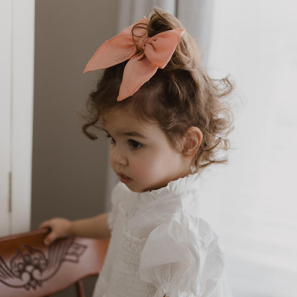 
                  
                    Load image into Gallery viewer, Coral Linen Fable Hair Bow
                  
                