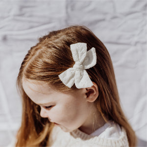
                  
                    Load image into Gallery viewer, White Floral Hair Bow
                  
                